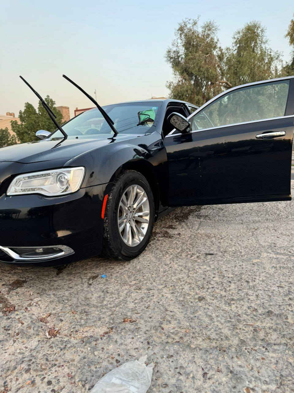 السلام عليكم للبيع او مراوس حسب القناعه كرايسلر اوباما C300 موديل 19 اصل مرمزه ٢٢ رقم بغداد بأسمي فول مواصفات عده البانورما مواصفات C حادث سطحي بدون ايرباك اي استفسار ***********
