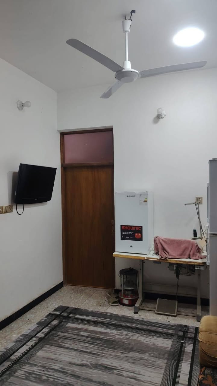 السلام عليكم 
بيت مساحه 115بناء طابوك حديث 
يحتوي غرفه منام واستقبال وصحيات ومطبخ وكما موضح باالصور... الجنس زراعي سند 25السعر المطلوب 60مليون قابل للتفاوض الراغب بالشراء الاتصال على الرقم ***********1بيه واتساب 
العنوان جسر ديالى حي الحكيم
