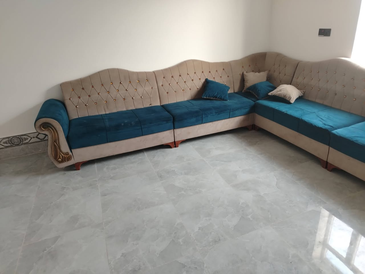 سلام عليكم يوجد قنفات  مستخدمه شي قليل للبيع
10نفرات نضافه فول
الاستفسار على هاذه الرقم *********** بي واتساب مفتوح
