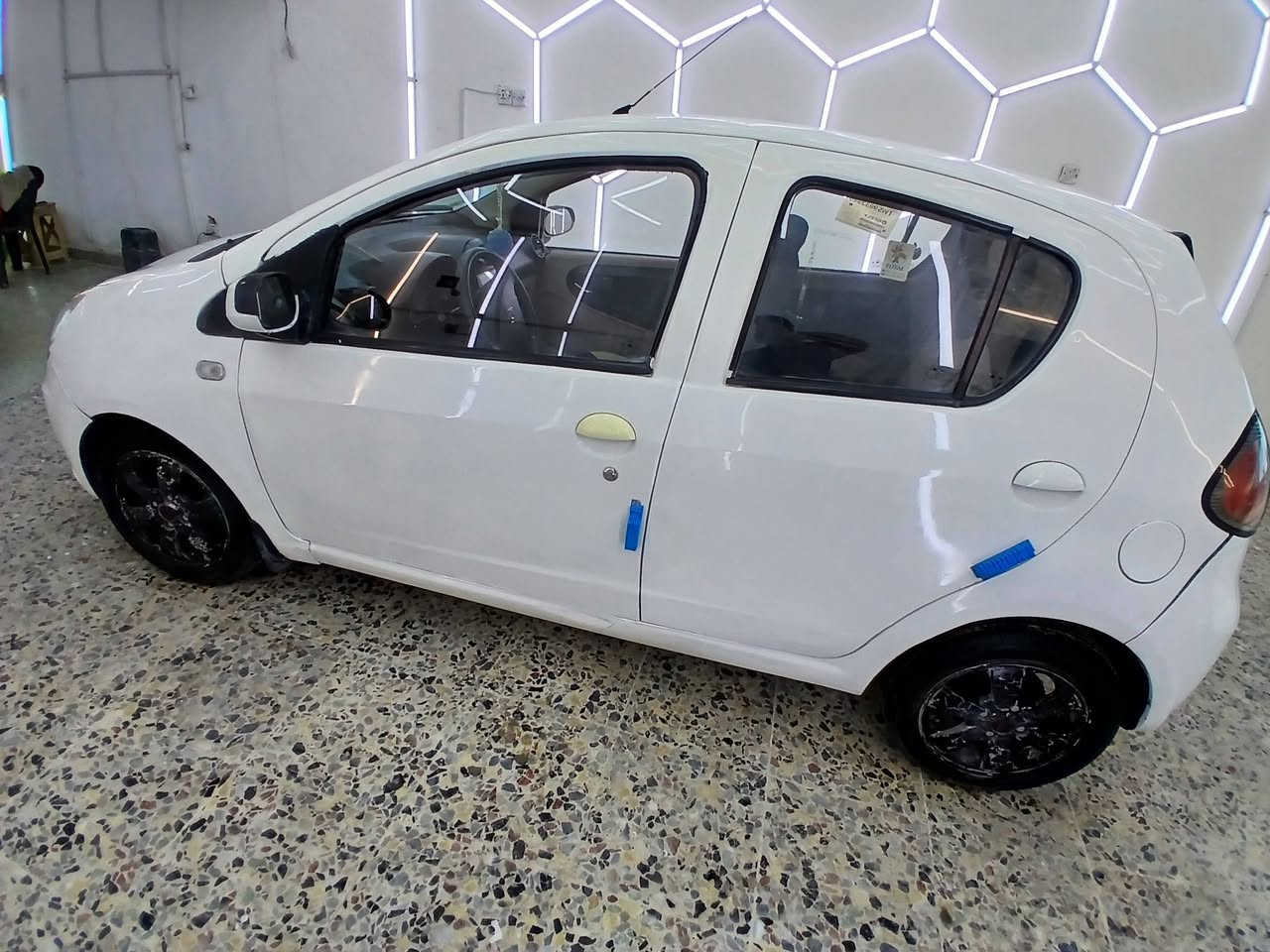 السلام عليكم...
للبيع سيارة / جيلي  باندا 🐼 
موديل / 2012
ماشية / 87 الف km 
لون / ابيض
رقم / بغداد انكليزي
مشروع وطني
الملكية/ بأسمي شرط تحويل مباشر 
كير اوتماتيك  
مكينه  1400 
الكهربائيات/ كلها شغالة بيها نقوصات بسيطه كلش 
 وبالعافية على الي يأخذها سيارة حلوة واقتصادية
العنوان /بغداد 
للاتصال ***********
السعر ب 43$  وبيها مجال

