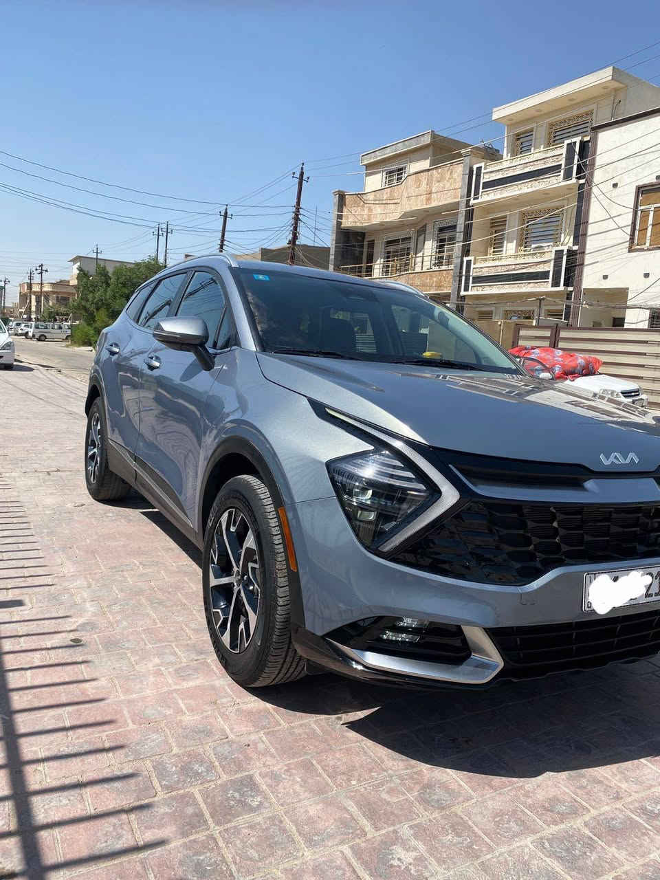 السلام عليكم سبورتج موديل ٢٣ فول مواصفات عدا البانوراما ماشيه ٤٢ كيلو 
حادثها ٣ قطع صبغ بنيد وجاملغ ايمن +شويه من الباب الايمن السياره جديده ماناقصها اي شي 
تخم تاير جديد + باتري جديد 
السعر ١٧٨ وبيها مجال
سياره باسمي وتحويل مباشر 
رقم الهاتف *********** بغداد, العراق
