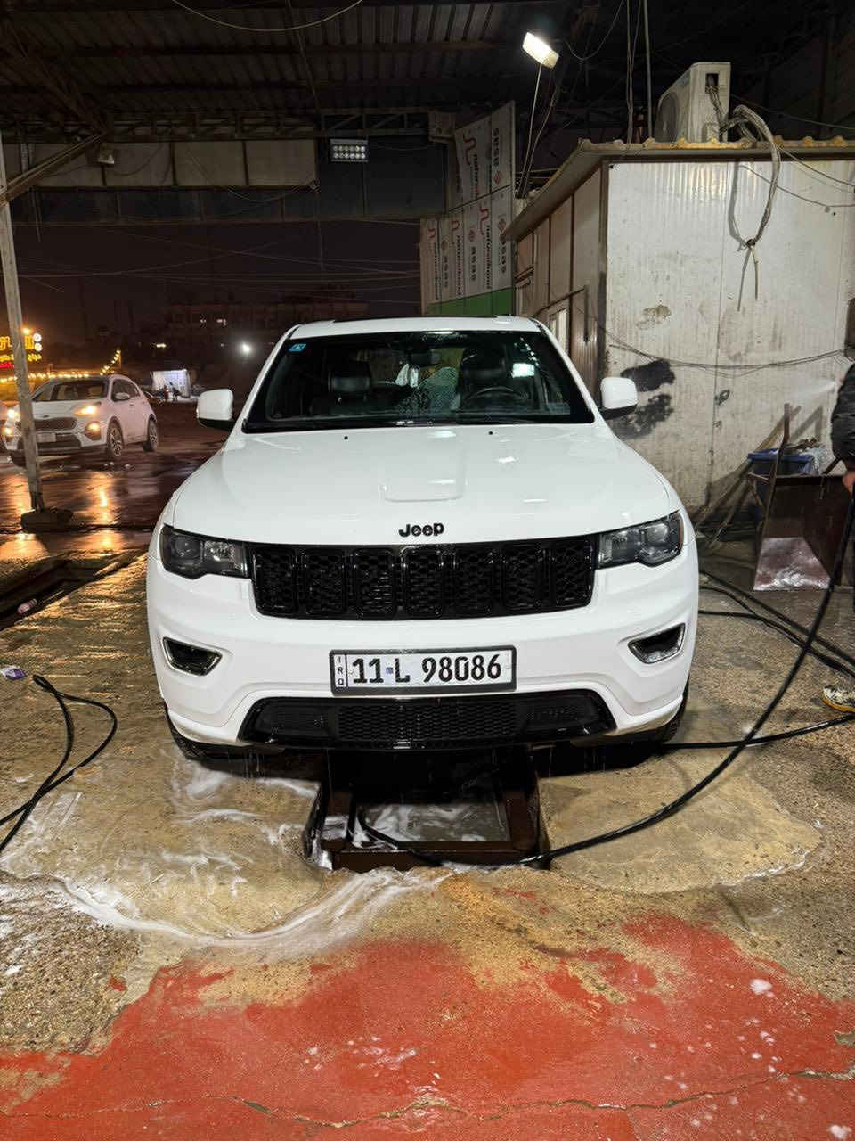 السلام عليكم 

جيب كراند شيروكي 2020 أمريكي 
ضررها (بنيد+جاملغ) حادث خفيف وبسيط 
مواصفات لمتدد فئه بلاك توب كشنات جلد. شاشه كبيره. فتحه. كاميرا. رادار امامي. كشنات كهربائي. تبريد تدفئه كشنات. صندوق كهربائي رقم بغداد 
بأسمي شخصياً تحويل ثاني يوم 
السعر 240 ورقه وبيها مجال بسيط حك لجيه 
مكان لسياره بغداد 
للأستفسار ***********
السياره جديده كلش ربع متصرف عليها 
أدامه كامله جديده
