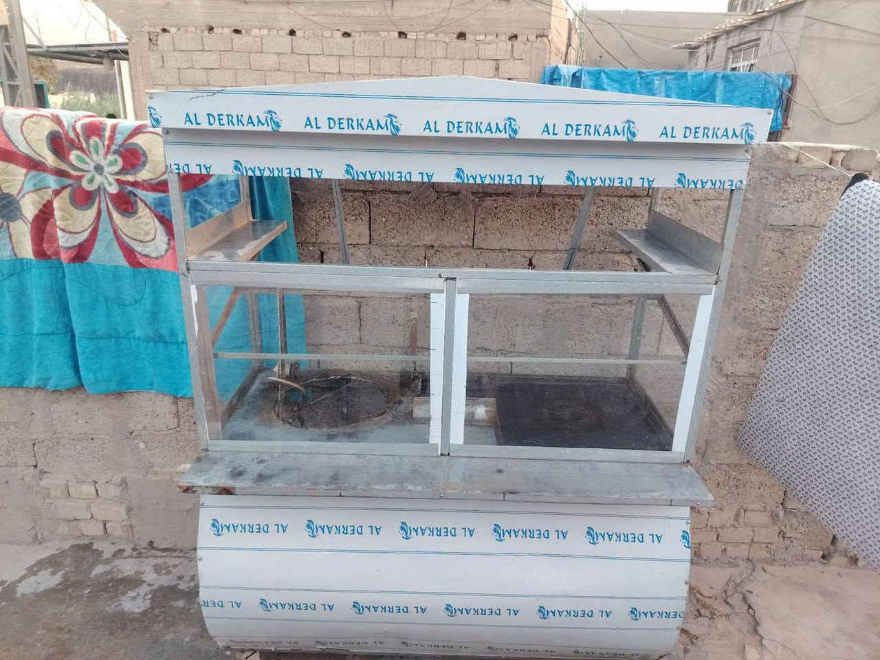 للبيع عرابانة لبلبي وبركر
سعرهة 400وبيهة مجال للتواصل 0773 617 9441الاتصال بلرقم
