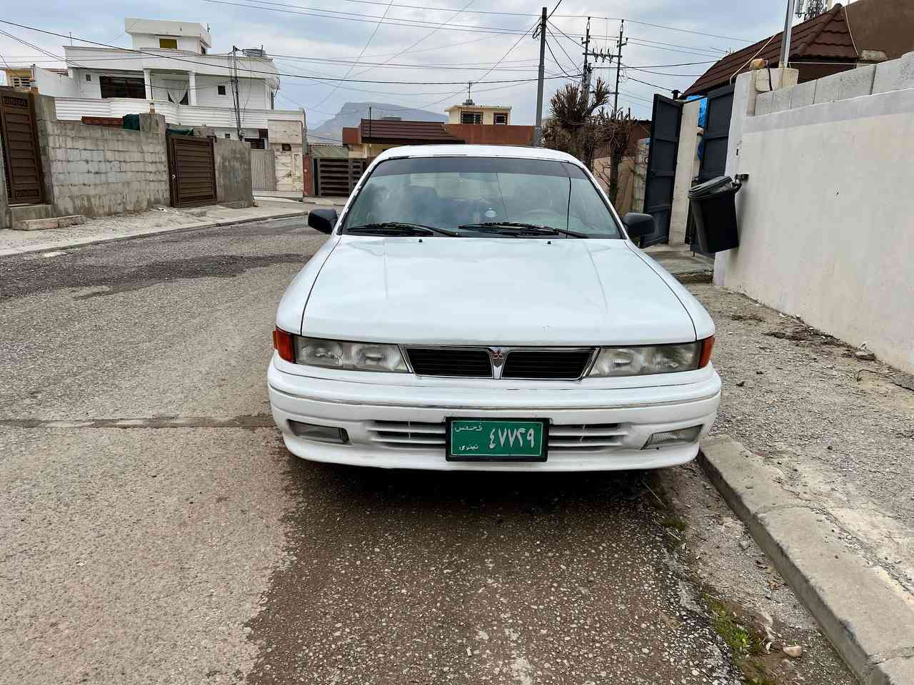 بەناوی خوای گەورە 
گڵاند  مەکینە 63 ی بیلادی لەسەرە ،سەنەوی و وەکالەی ئەسڵی لەگەڵە  ، چوار جام کارەبایی سلاید گوشین هیتەر ئاوێنە کارەبایی فولە بەس گێڕ عادیە  ، تەریشە مەسحو دەعامی شەباع  گێڕ و مەکینە و براوە  بەشەرت  ، پێشی کەپسە ، پشتی لێدرانەکی کەمی هەیە ، چوار تایەی نوێی لەسەرە ، سعری 29 معامەلە 
***********
*********** سوران, أربيل
