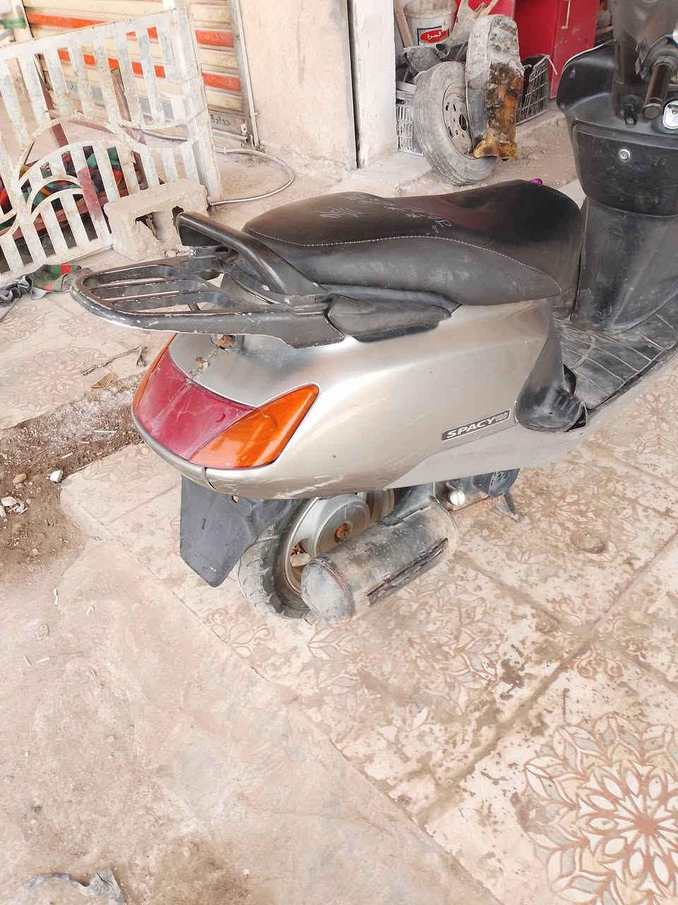 السلام عليكم دراجه سبيسي ياباني كفارات بلاديه دراجه مابيه نقص ماعد سلف مايشتغل السعر 450وبيه مجال ***********
