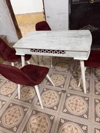 ميز طعام • ٤ كراسي • جديد ونضيف