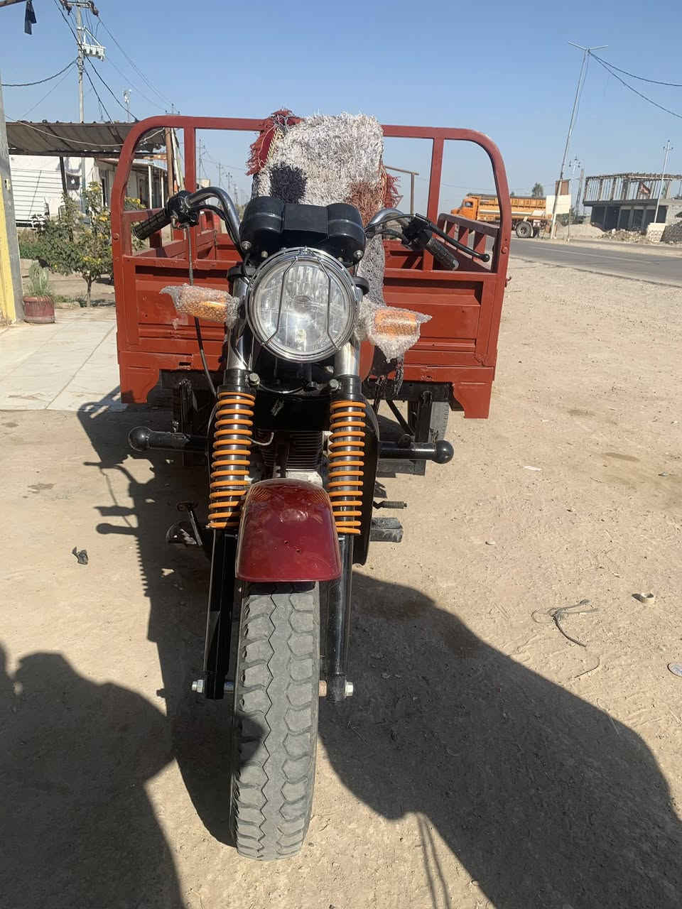 دايوان موديل 2009رقم وسنويه محرك خير من الله صدر جديد كهربائياته كلها شغاله تعمير كله جديد ستوته ربع مذب عليها خير من الله السعر 950وبيها مجال بسيط مكاني نعمانيه تقاطع سيد مالك (***********)
