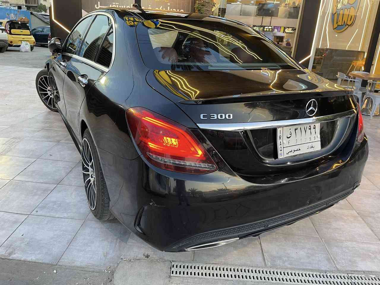 السلام عليكم
مارسيدس c300
موديل 2018
بانوراما 
دبل ماوس 
بصمه 
نقاط عمياء 
رادار امامي 
نقاط عمياء 
تحذير تصادم 
انظمه قياده 
كشن تدفئه 
شاشه جبيره 
لايت عدسه 
بك لايت لد 
بدي AMG 
داخل احمر 
السياره بدون حادث حادثه حافه بنيد بارد 
 (وهنا بالعراق شخط ونصبغ جاملغ خلفي 
كير مكينه كهربائيات بوضع الشركه 
مكانها الكراده 
السعر 245 ورقه وبيه مجال او مراوس مارسيدس  موديل 23 او 24 
للاتصال ***********
