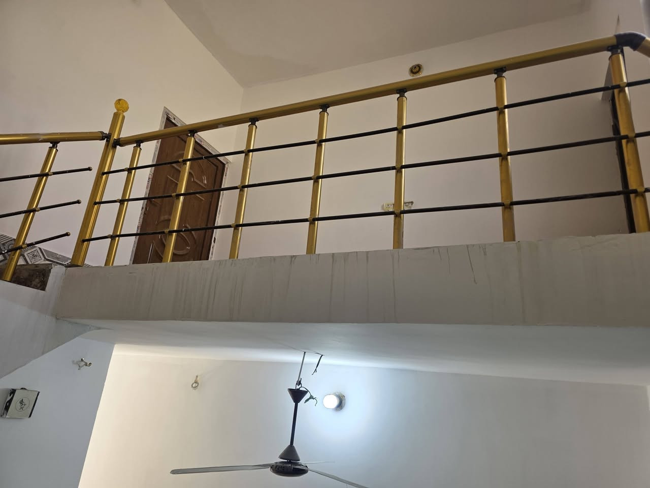 ٥٥ متر للأيجار او للبيع حي النواب  الشارع المقابل اسواق برتقالة  سعر ايجار ٣٠٠ ***********
