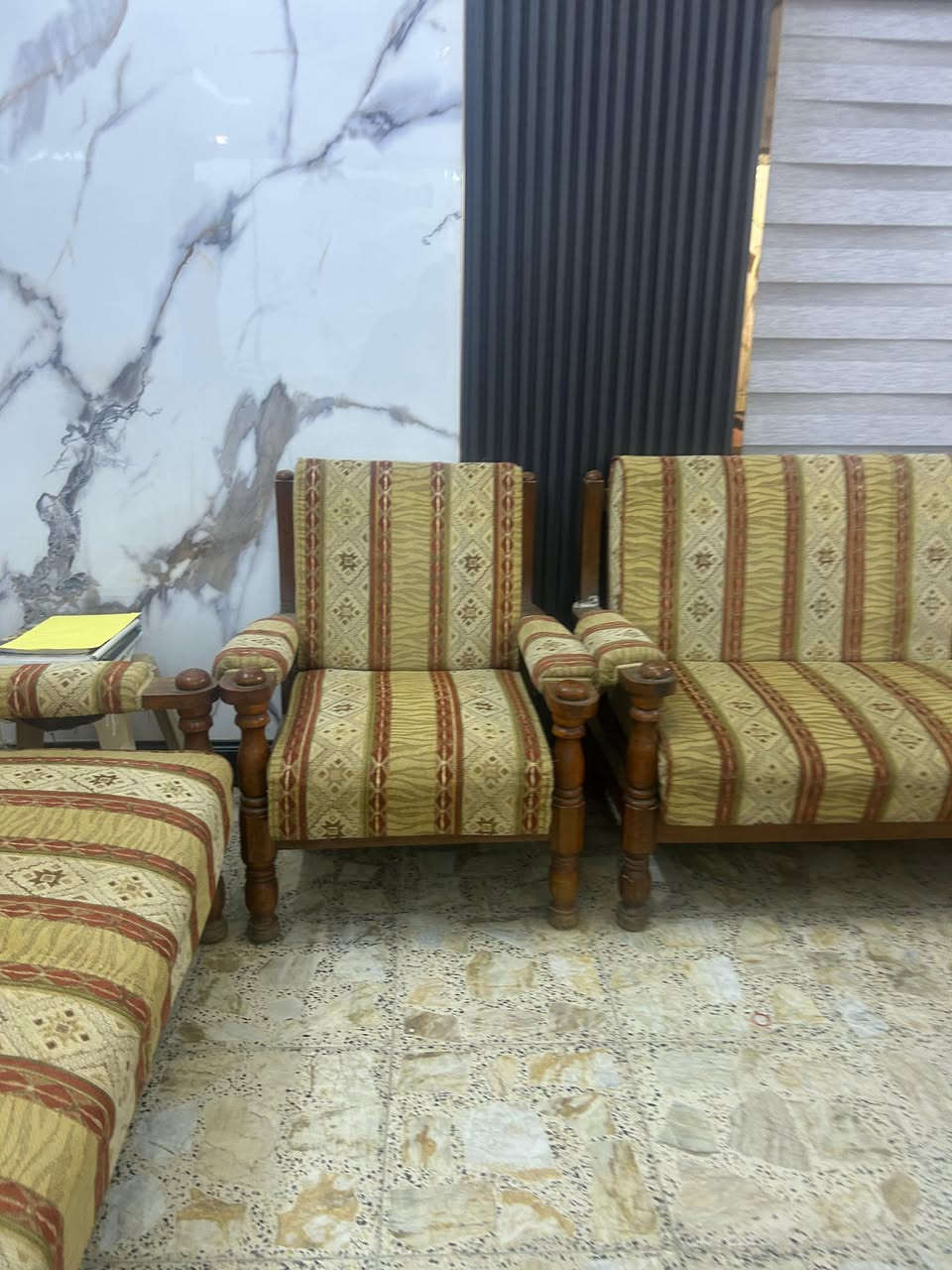 السلام عليكم
تخم صاج
عدد المقاعد الكلي 12 قنفتين اكبار و 4 ام النفر

مكاني بغداد الغزالية
السعر 250 بيه مجال بسيط حك الجية

الرقم
***********
