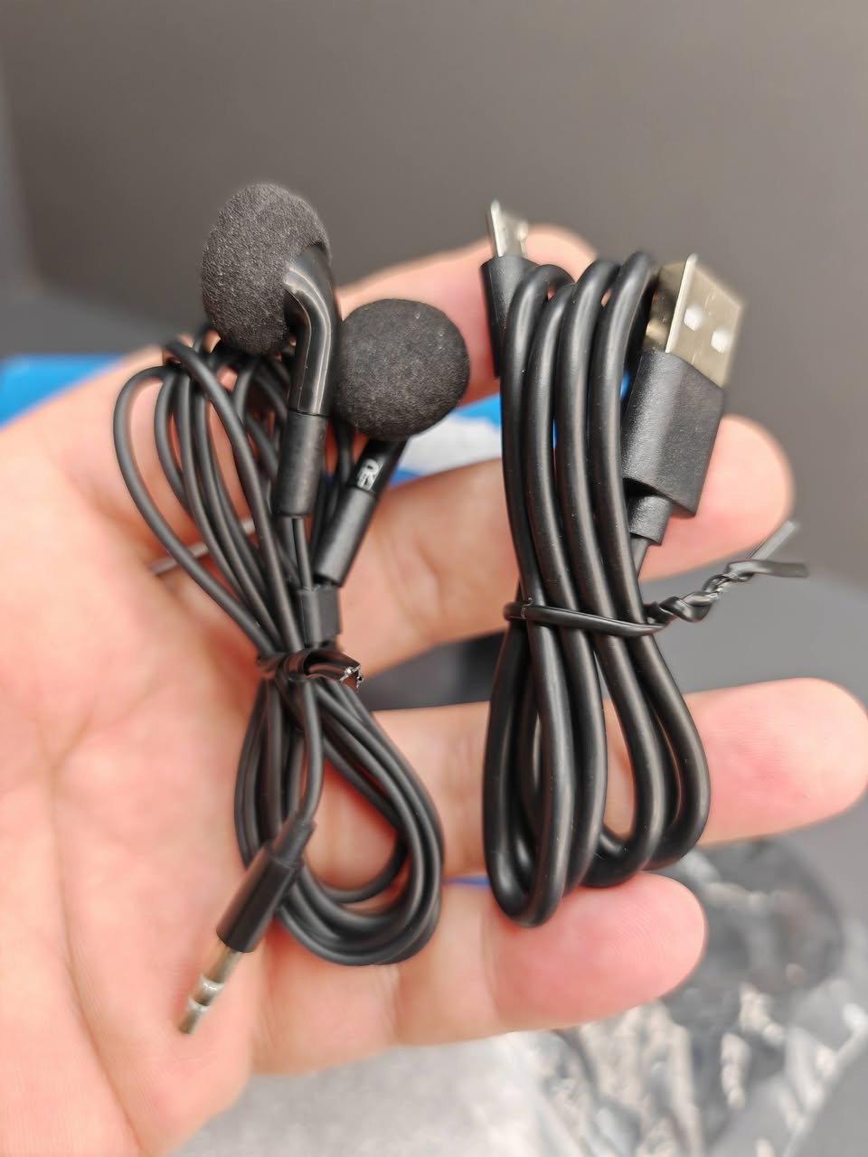 راديو هان رونغدا HRD-767 صغير الحجم، جهاز استقبال موجات الطائرات، راديو محمول بشاشة LCD، زر قفل، راديو FM/AM/ مع سماعة أذن، جديد غير مستخدم، كوالتي ممتاز جدا
يوجد توصيل لجميع المحافظات ***********
