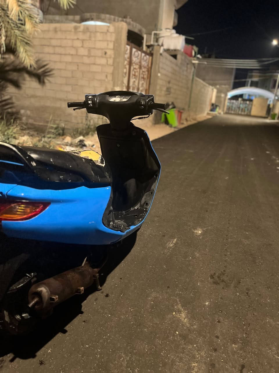 السلام وعليكم
الدراجه للبيع السعر 500 وبيها مجال 
مكينه مامفتوحه 
كهربائياتها يحتاجلها ترتيب 
الدراجه بيها مشكله حماوه تصعد بيها وتطفه
كڤرات تجاري
العنوان البصره ابي الخصيب الطريزاويه***********
