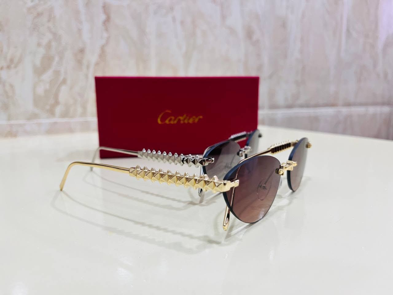 شوفو الجمال نظارات شمسية نسائية مركات
سعر النظارة ٢٠ ألف مع علبة مناديل للطلب والاستفسار التواصل على الخاص أو واتساب *********** يجود توصيل كافة المحافظات
