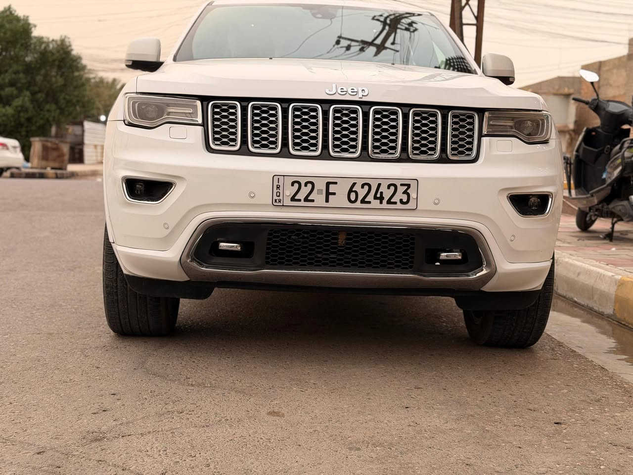 🛑 إعلان بيع سيارة: جيب كراند شيروكي (أوفرلاند) 🛑
​النوع: جيب كراند شيروكي - فئة Overland (أعلى مواصفات)
الموديل: 2021
العداد:( 37000كم) يعني زيرو بعدها 
السياره  بحالة الوكالة ( كفالة عامة)
​🌟 المواصفات الفول (Full Options):
​ سعة المحرك  6 سلندر 3.6L) قوي واقتصادي.
​الدفع: رباعي (4X4) مع أنظمة قيادة متعددة ايكو سبورت نورمال  للتضاريس.
​البانوراما: فتحة سقف بانوراما بالكامل.
​الكراسي: جلد طبيعي فاخر (أوفرلاند مميز) مع ميزة التدفئة والتبريد للكراسي الأمامية والخلفية + خزن وضعيات الجلوس.
​الشاشات: شاشة عرض كبيرة تدعم Apple CarPlay و Android Auto + نظام صوتي فاخر (Alpine/McIntosh).
​الحماية والأمان: رادار أمامي وخلفي، تحديد مسار، كاميرا 360 درجة، حساسات بجميع الاتجاهات، ونظام الفرملة الذاتية عند الطوارئ.
​الاضاءة: تفاعلية Full LED ذكية.
​الاضافات الأخرى: صندوق خلفي كهربائي (شفط)، تشغيل عن بعد، بصمة كير، وجامات عازلة للصوت والحرارة.
سياره جكات تصعد وتنزل  جنايه الاوفر لاند تعرف شنو مواصفاتها وبعد بيها  مواصفات 
​ سيارة كفالة عامة (مكفولةمن الدعامية للدعامية) من أي صبغ، شخط، أو تعديل. 
​الرقم سياره اربيل   جاهزة للتحويل سياره جديدة بمعنا الكلمه سياره فول لفول  ا جلخ مابيها سياره ماكو بنضافتها  سعر المطلوب بيها 340ورقه  مكان السياره الانبار رمادي   للتواصل ***********
