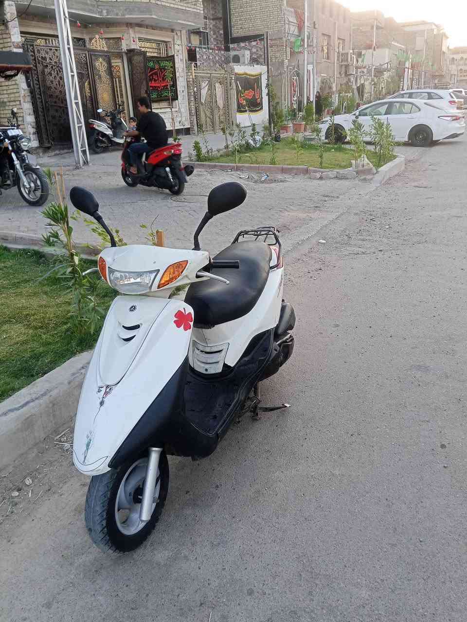 اكزز ياباني نوزل نظيفة سلف هندر كهربائيات كلها شغاله
مكينة بلاديه ناعمه سكليتر خطين اوراقها كاملة باسمي 
مكاني الشعب سعرها 500 التليفون ***********
