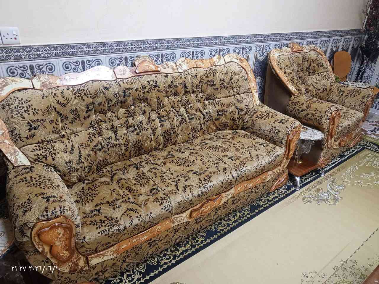 قنفات ملكيه مستعمله 4 تك و2 كبار فالمجموع 6 قطع المكان البصرة _ الزبير سعر 450 وبيه مجال ***********
