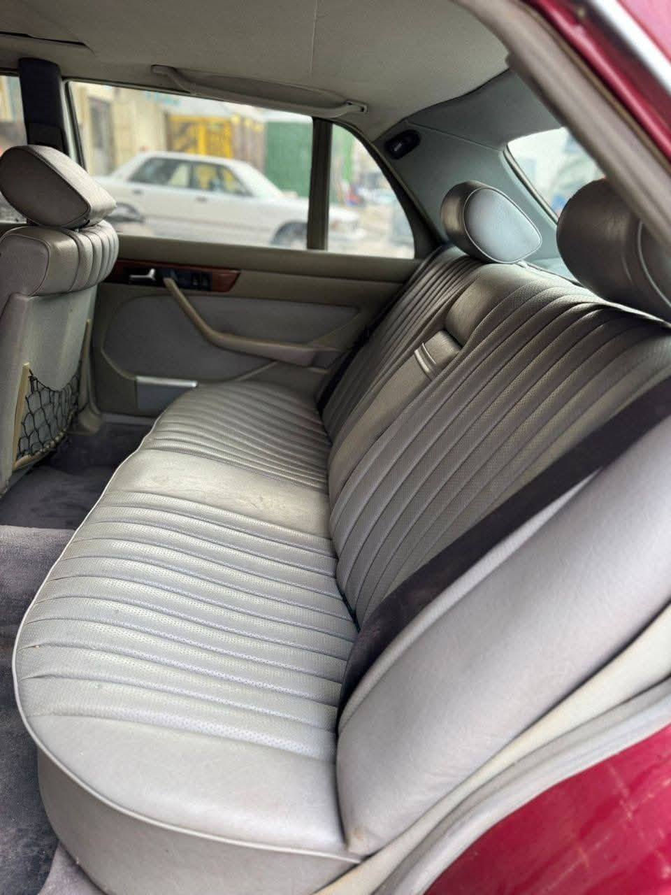 السلام عليكم /
مرسيدس رئاسـي SEL300 خليجية اصل

الموديل 1991 اصل مكينة 300قبق اسود عنكبوت بلاد
الباب الطويل لون كرزي 
(رقم انبار انكليزي تحويل ثاني يوم )
السياره دواخلها كلش حلوه غرفتها لوك 
تخم تاير جديد دبل مروحه هورن 
جام اربعه كهرباء
سلايت ستيرن كهرباء اريل كهرباء منضومه بانزين بأكملها وارد من تانكي وانت نازل كله جديد وارد حداديه خير من الله سياره احله من الصور ومتعوب عليها مو تلزيك مكانها بغداد شارع حيفا رقم الهاتف (***********)   السعر 105وبيها مجال لشراي
