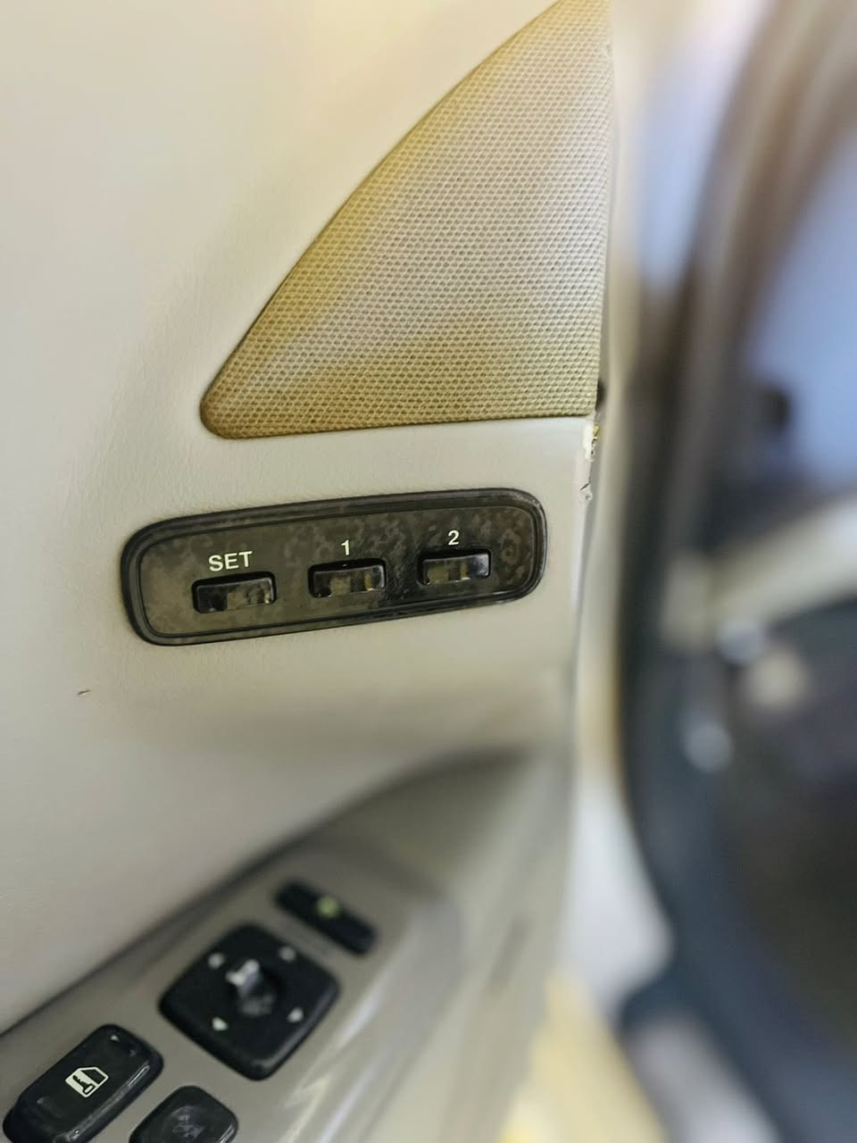 سلام عليكم ادوات ادوات 
سياره ازيره سوناتا موديل 2010 بانزين بانزين 
فول مواصفات فول .كصه جنطه شغل مضبوط باجات 
السياره جديده مكينه ٦ سلندر تبريد كامله متومه 
شمالي شرط حاسبه مكان السياره بغداد 

متواجد على ماسنجر ***********
