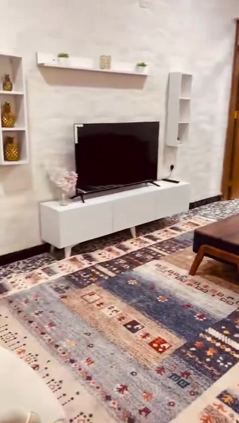 حبايبنا وزبائننا الغالين ❤️
توفرت لدينا حالياً شقق مؤثثة كاملة وجاهزة.
الشقق  غرفة وصالة، وغرفتين وصاله وموقعها كلش مميز بالأعظمية . 
بداية شارع الضباط .المكان هادئ، سكنية ومحترمة ومناسبة جداً .
الشقة مخصصة لـ:
عوائلنا المغتربة اللي جاية تزور العراق.
أهلنا الوافدين من المحافظات العزيزة.
الأخوة الموظفين الموفدين لبغداد.
الأجور والخدمات: الإيجار يشمل الخدمات (الإنترنت والكهرباء الوطنية).
متوفر خط مولدة للمكان.البناية بيها كاميرات مراقبة للحماية والأمان.
نوفر لكم خدمة استقبال وتوصيل من وإلى المطار.
ملاحظة مهمة: الإيجار بدون دلالية (مباشرة من المالك).للاستفسار والتواصل، تكدرون تراسلونا واتساب أو ماسنجر على الرقم:📱 *********** (00964
