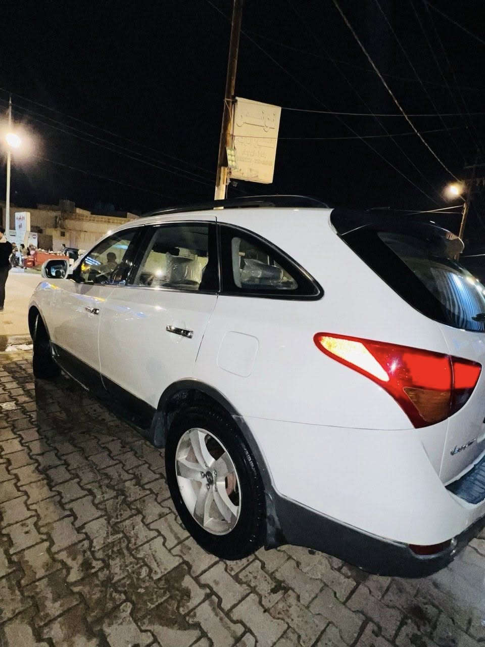 السلام عليكم
هونداي فيراكروز 2010 خليجي 
فول مواصفات 
كشنات جلد 
كشن السائق كهربائي
فتحة سقف 
ثلاجة 
بصمة وبصمة ابواب امامية
6سلندر مكينة 3800
7راكب 
بيها صبغ جاملغات خلفية والصندوگ
وجاملغ امامي ونص الباب جهة السايق يعنيني 5قطع 
مكينة وگير بحالة جيدة (مكينةمبدلة )
السعر122 ورقة  وبيها مجال 
او مراوس حسب القناعة 
***********
