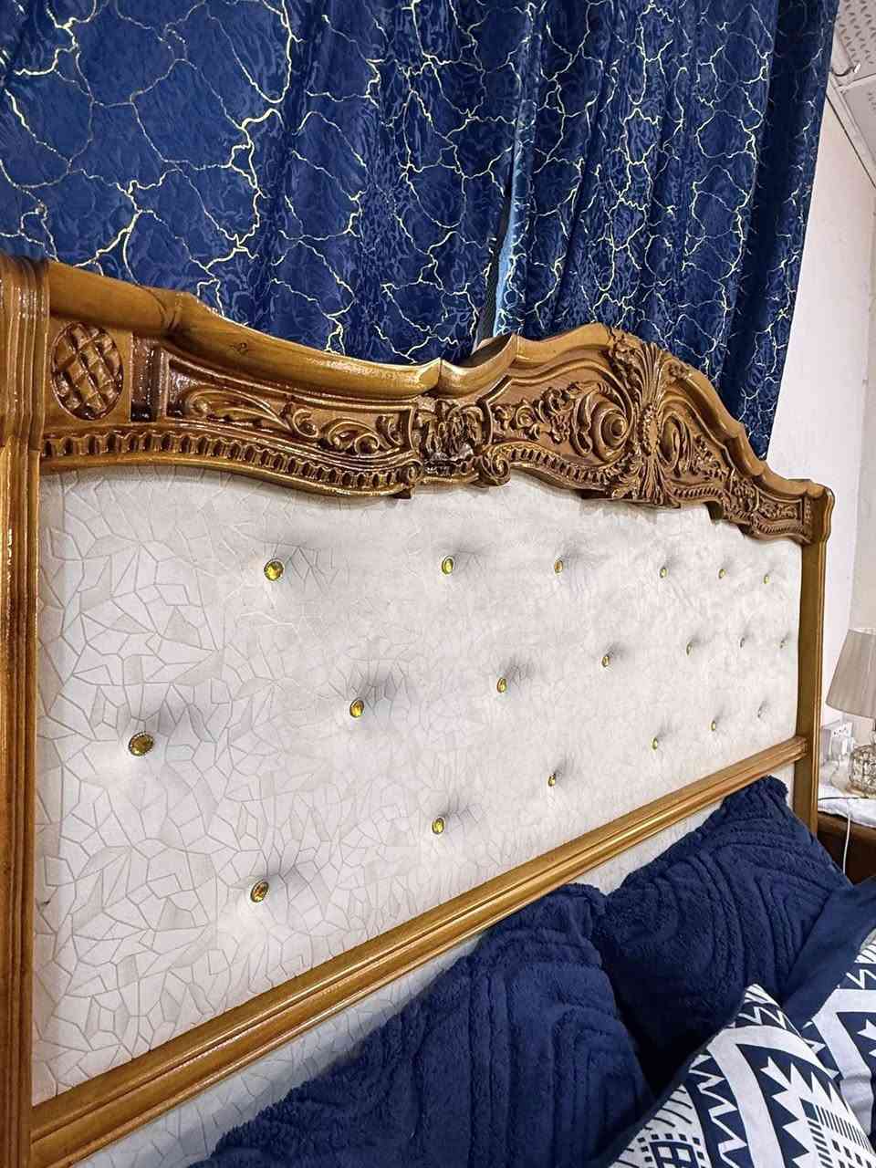 سلام عليكم غرفة خشاب تفصال 5ملم  خشب درجة أولى بعدهي جديدة مكان بغداد ***********
