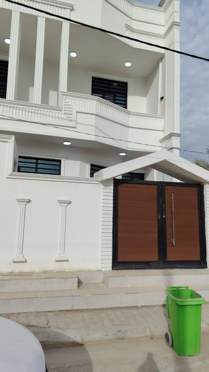 مشتملات عدد ٢
مساحه الواحد 150بنأ حديث ما مسكون يتكون من 3قرف نوم صاله ومطبخ وستقبال وصحيات داخليه وخارجيه السعر الكلي265وبي مجال العنوان كربلاء العطيشي حي الزهراء الاستفسا. خاص او واتساب رجان المو شراي لا يراسل وتصال ما ارد‏‪0775 740 5698‬‏
