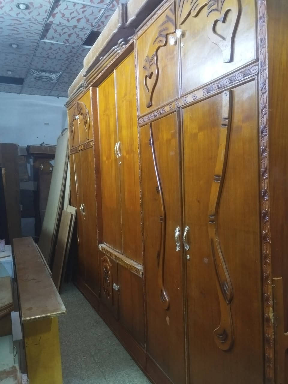 متوفر كنتور خشب عراقي تسكام  6 ابواب ملحق 
نضيف جدا تي ضرر مابي 
ومتوفر غرف نوم تركي 
غرف نوم عراقي 
متوفر كنتور بابين ملحق 
باسعار مناسبه جدا
اهلا وسهلا بكم 
العنوان / واسط نعمانيه شارع 13 مقابل بيت الحاج خيون 
للاستفسار مراسلة الصفحه او الاتصال 
*********** واتساب فقط 
***********
***********
