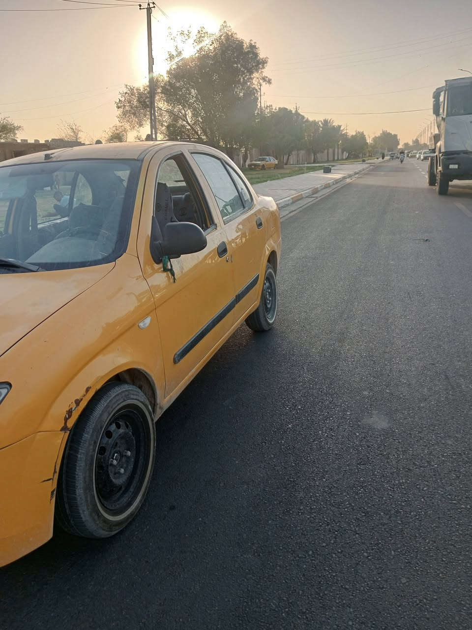 سياره طيبه مديل 15سياره بيها الهلالت وجملق وبيها هاي الطخه بل باب واضحها فقط كير ومكينه مكفوله تبريد ثلج تخم تاير جديد صار 10تيام من شديته السيارة مصفره هيه وغرامه بسمي رقم بغداد شرط تحويل الشراي ينتصل *********** السعر 33بيها مجال كلش كلش بصيط مكاني بغداد الامين
