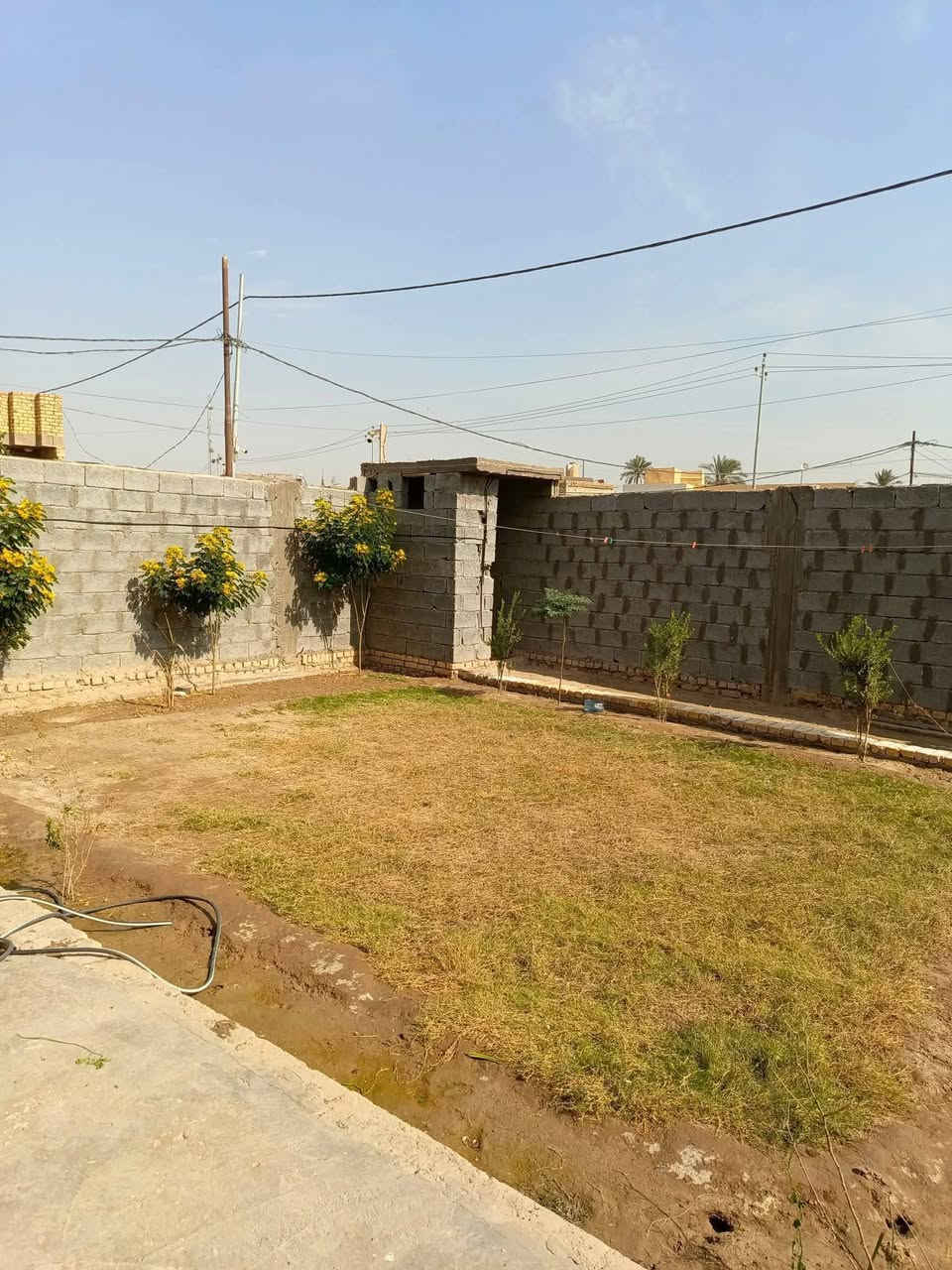 بيت للبيع المساحه 390 متر طابو زراعي سند 25 يحتوي على غرفتين وصاله وأستقبال ومطبخ وصحيات داخليه وخارجيه ومنور وطارمه وگراج وحديقه بناء حديث طابوگ جمهوري صب مسلح متوفره كافة الخدمات العنوان كربلاء طويريج حي المستقبل السعر خاص للأستفسار الأتصال على الارقام الموجوده 
***********
***********
