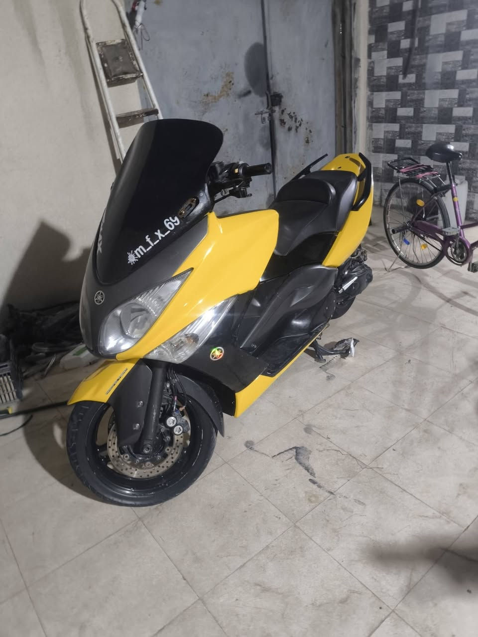 سلام عليكم
تيماكس ١١ جديده ما نقصه شي محركه ناعم شلعه معدل نضيفه كلش 
دراجه كفاله ما نقصه شي سعر ٣٠ شراي يجي خاص 
مكان ناصريه مركز ***********
