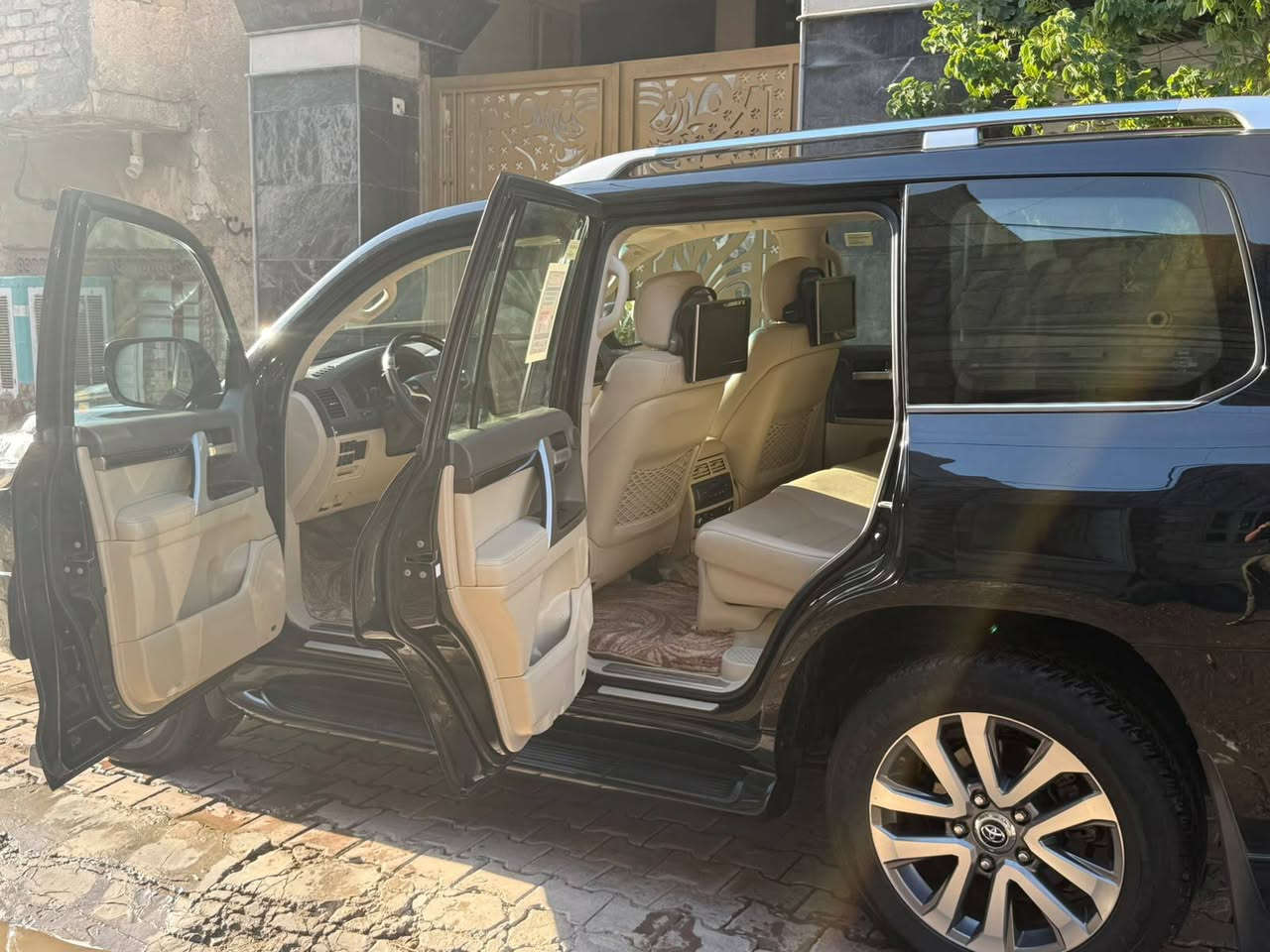 تويوتا ساز لاندكروز 2019
VXS 8 سلندر 
رقم بغداد باسمي
محرك 5700 المرغوب 
فول مواصفات اعله فئه بل لاندكروز 
سياره بدون صبغ 
ماشيه 76 الف كيلو متر 
السعر 570 
الرقم  *********** هذا رقم صاحب سيارة أني مكلف بل نشر
