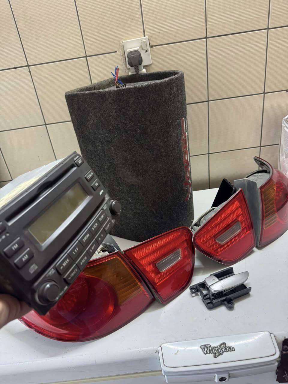 غراض النترا للبيع كلها نضيفات
ال بك لايتات السعر 50قفل اصليات 
مسجل 20
يده مال باب 7الف 
مضخم صوت 25
موصل حي الميثاق 
***********
