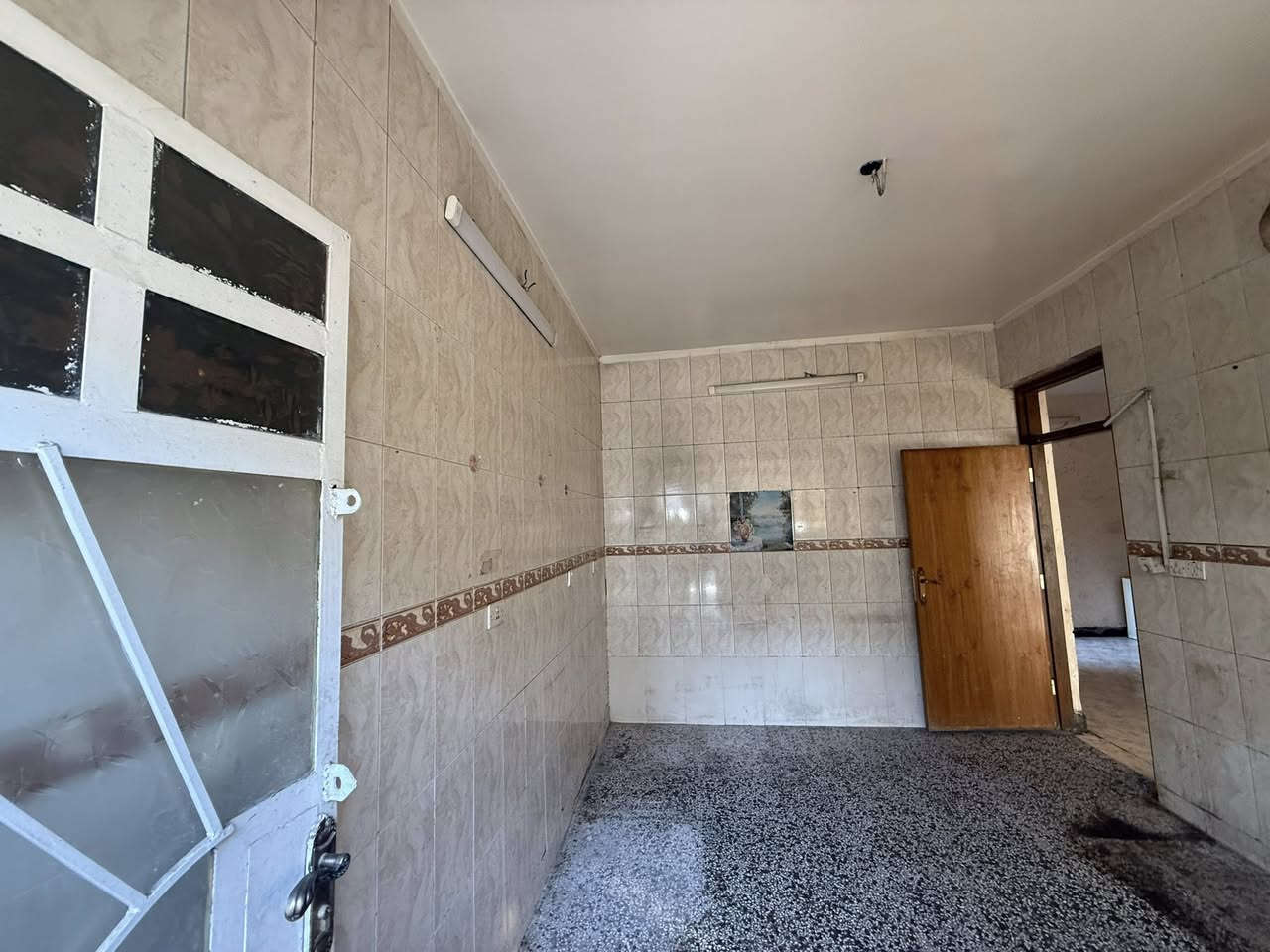 الدار للايجار سعر الايجار 700 💵🔐
المساحة 80 م 🌹🌹🌹الدار ركن موقع جيد جدا 🌹🌹🌹
الشعب شارع الاسواق المركزية الضباط 
يحتوي على كراج صغير واستقبال ومطبخ معزول وهول وخدمات ومنور 
ويحتوي الطابق الثاني على غرفتين نوم كبيرات وخدمات وبيتونة وسطح كبير 
للاستفسار اكثر يرجى الاتصال على الرقم التالي
***********
او زيارة مكتب تبارك للعقار والمقاولات الكائن في شارع الاسواق المركزية قرب مطعم ميامي
