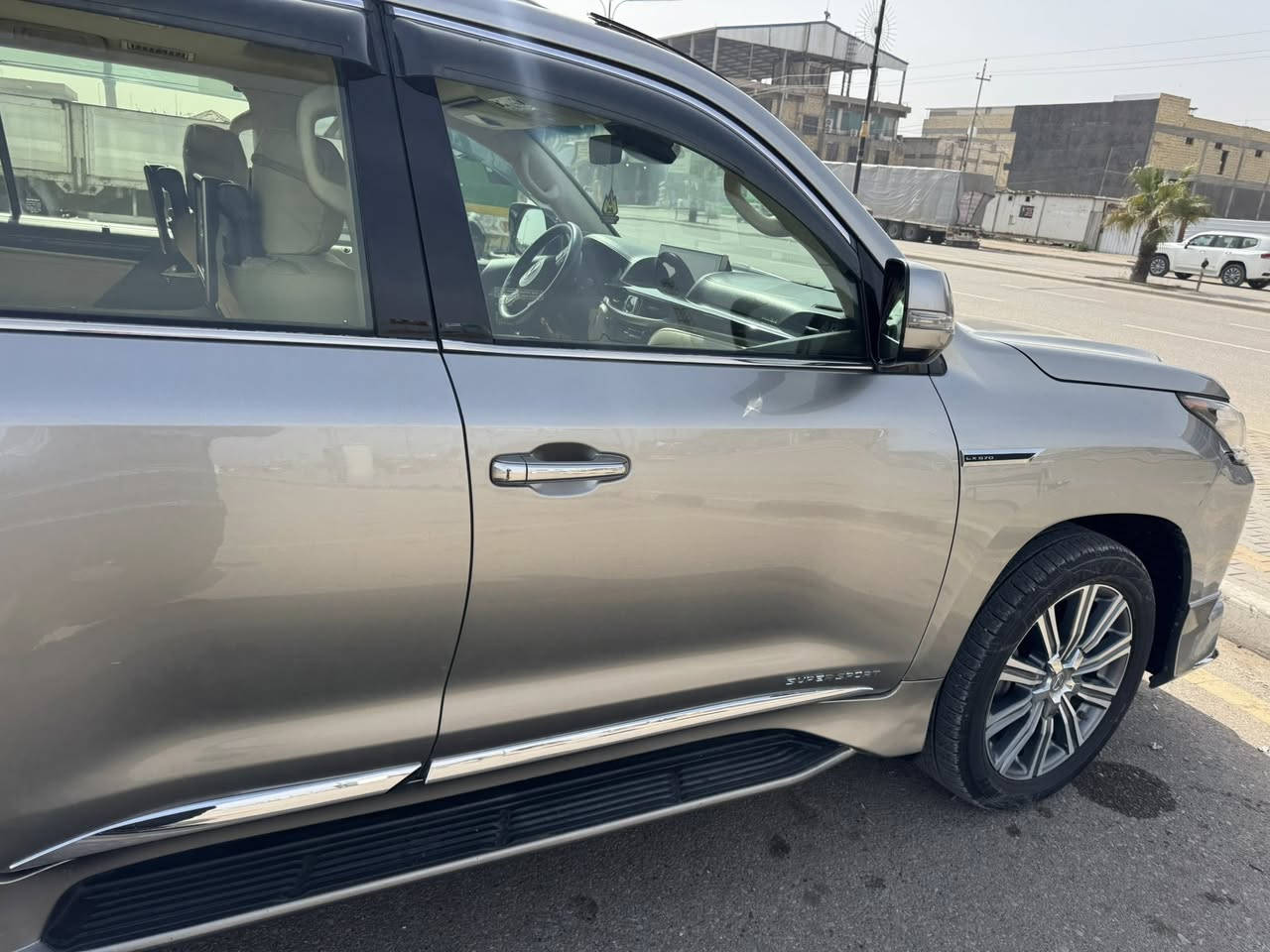 السلام عليكم للبيع موديل 2016 جديدة لوك وكاملة ومكفولة عدى الدعامية بيها رش جمالية ماشية 125 الف حقيقي ومغلفة درجة اولى للاستفسار ***********
والسعر 565 وماكو جديد هذا سعرها
