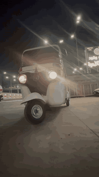 تكتك 21للبيع تكتك نضيفه ومناقصها شي ونضافتها كدامك بل صور معمر بيهة فقط داواسات جوه لباب وصبغ دوس قليل محركها فقط مبدل بوشه وبستم خير من الله التكتك عارضها ب9500 وبيها مجال سنويه ووراق كامله رقم فقط تحول نكليزي وتستلم لوحات شراي تصل على هاذه الرقم ***********وتدلل
