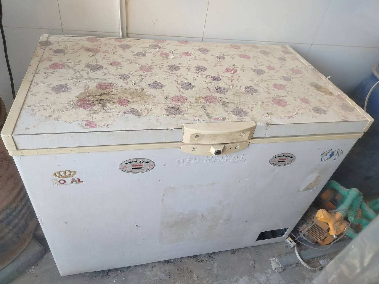سلام عليكم للبيع عندي شوايه دجاج وقفص دجاج ومجمده كشر وبراد وميز  سنكي وبريمز هداره رقمي***********
