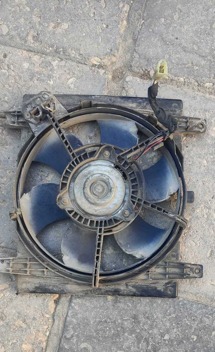 السلام عليكم غراض سايبا للبيع كلهن 30 الف قفل
مكاني نجف رقمي ***********

دبل امامي + قاعده دبل+ جاروب.... جدد بالكارتون
علامه تكسي جديده مامشدوده
مروحه شغاله عوزها ماطور تقسيم السرعه
سلف شغال عوزه اوتماتيك 
عنبار بريك شغال
لبه سويج شغاله
جوزه حماوه 2 ام الربع وام النص شغالات
