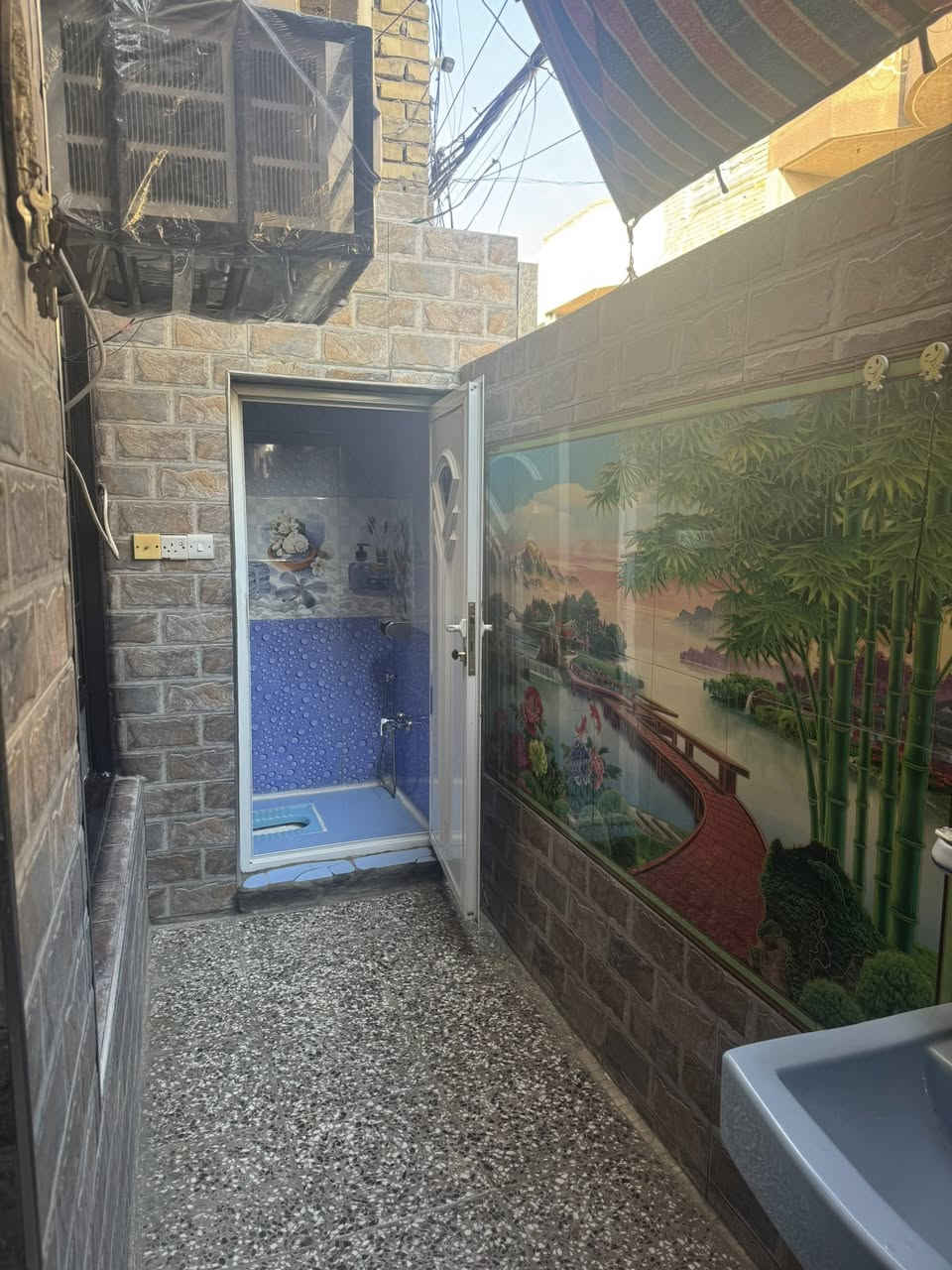 بيت للبيع 100 متر مربع طابقين كامل سعر 120 وبي مجال  عنوان بغداد شعله الغربي داخل فرع خامس بيت عن شارع  *********** زراعي سند 25
