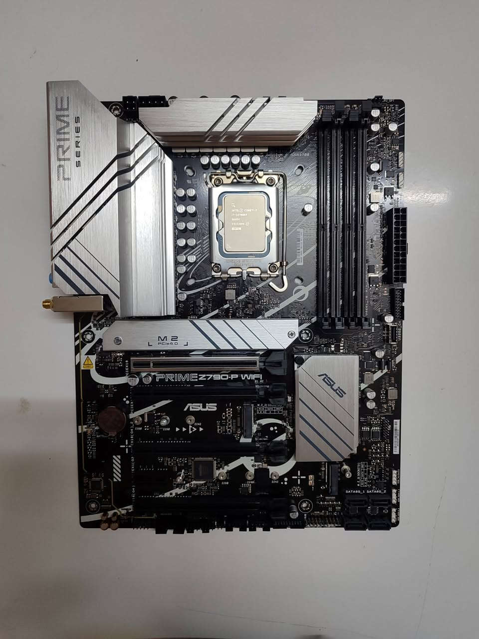 للبيع توصيل متوفر
Asus Prime Z790-PLUS DDR5 WIFI
225 الف مستخدم ساعات فقط 

Monitor Aoc 27" 0.3MS" 280HZ" 1500HDR" FHD
235 ألف 

Case CX300 + FANS
85 ألف استخدام شهر

للتواصل 
***********
