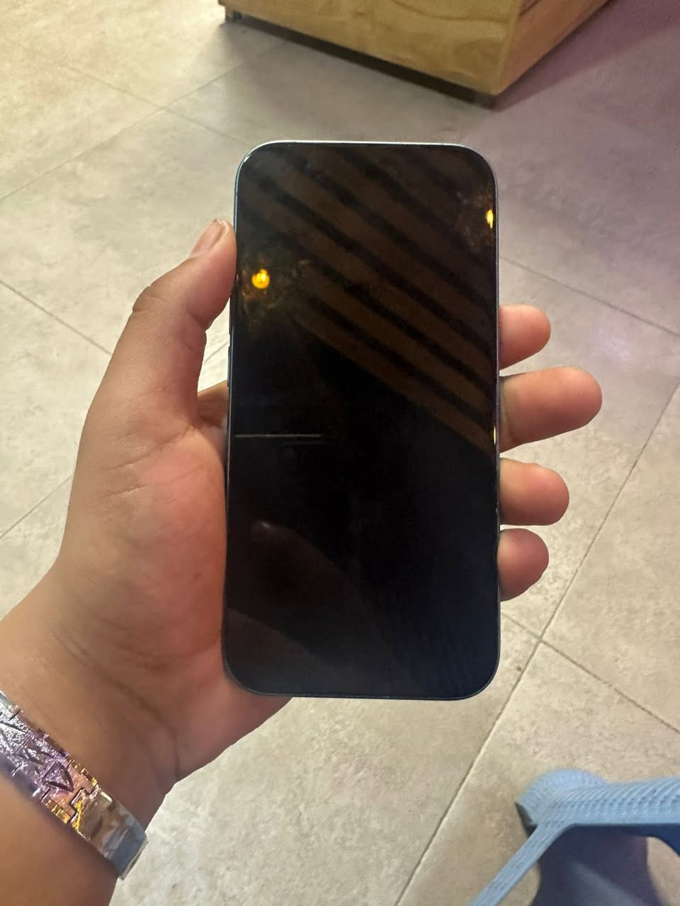 ايفون 16عادي بطاريه96مكفول من كلشي بعده داخل الضمان ينتهي بشهر السادس النضافه99%الذاكره 128مكاني بغداد الامين 
***********
بيع او مراوس
