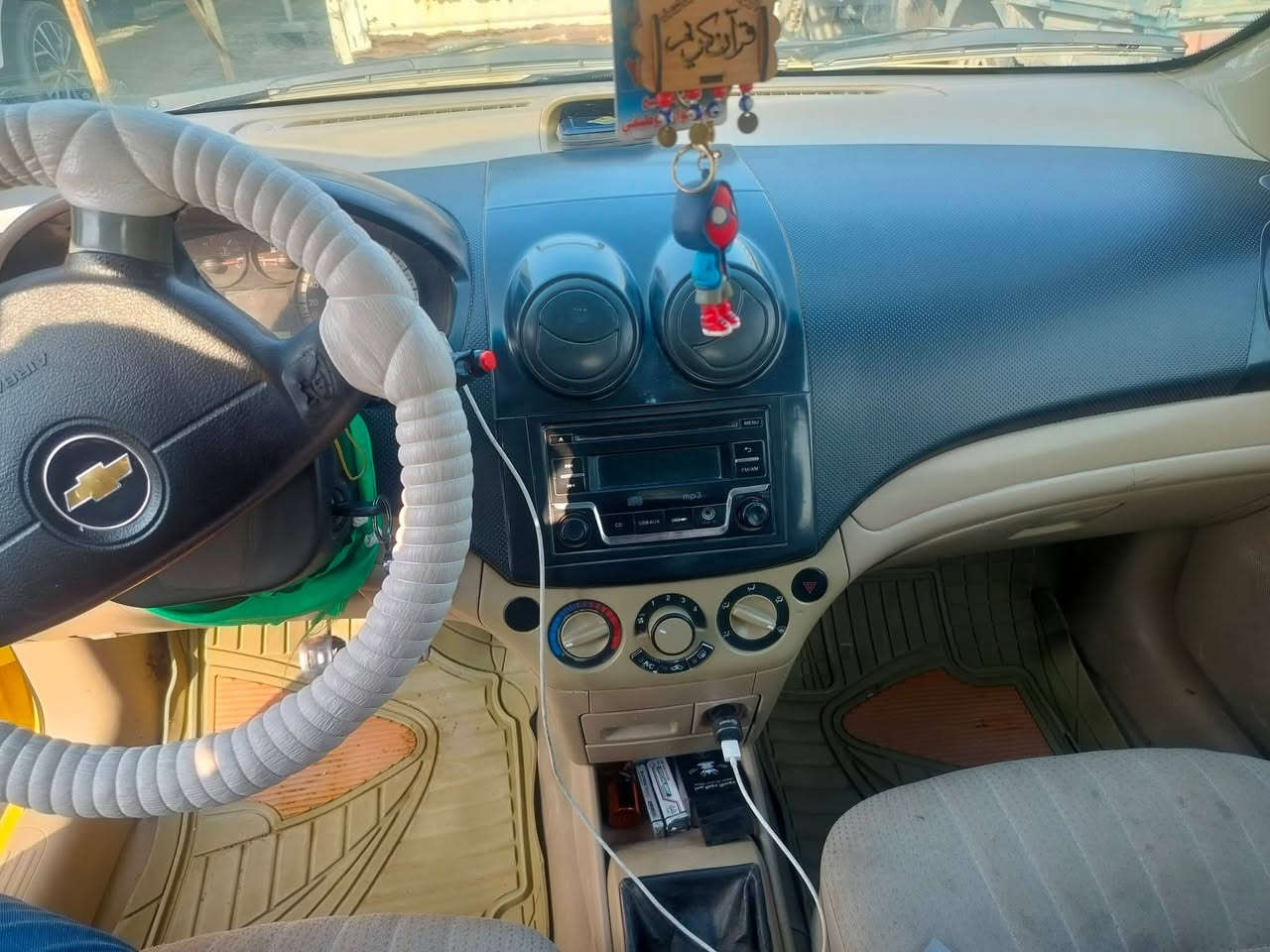 افيو 2011 خليجي مفتوح المرغوب
محرك 80% كير مكفول ما بيها اي ضربه  نضافه الغرفه 90%  ما بيها اي ضربه كشر مكفول 
للاستفسار 
***********
