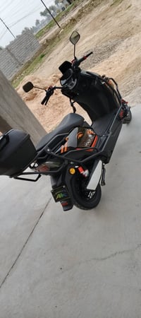 دراجه شحن اللبيع صار45يوم من خذتها بس توازيت على فلوس وريد ابيعها بطار...