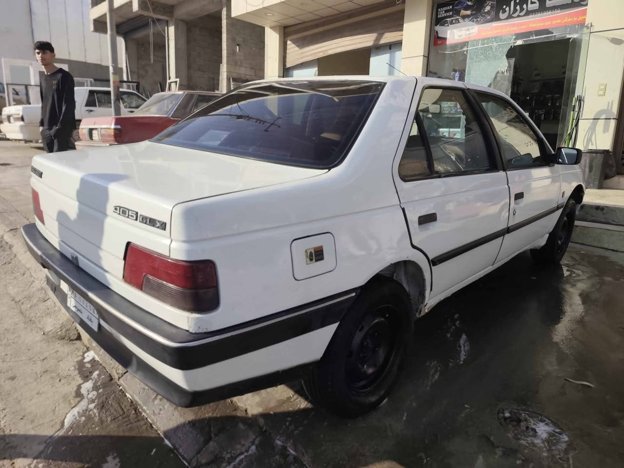 بیجو 405مودیل 2009 یه ک په له بویاغی هه یه ته حویل اصلیه سه نه وی پلاستیکه ته بریته هه مووگیانی به شه ت مالی دوسته  ژماره ی ته له فون *********** سلیمانی السليمانية, العراق
