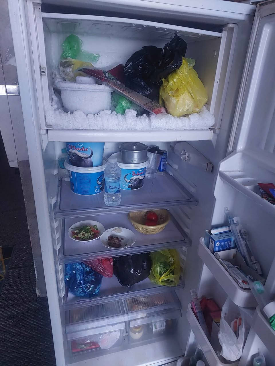 غراض بيت للبيع 
ثلاجه ٢٥٠ 
طباخ ١٧٥ 
ساحبه دهون ٤٠ 
عارضه ٣٧٥ وبيه مجال شراي يتصل على رقم مكاني نجف 
*********** النجف, العراق
