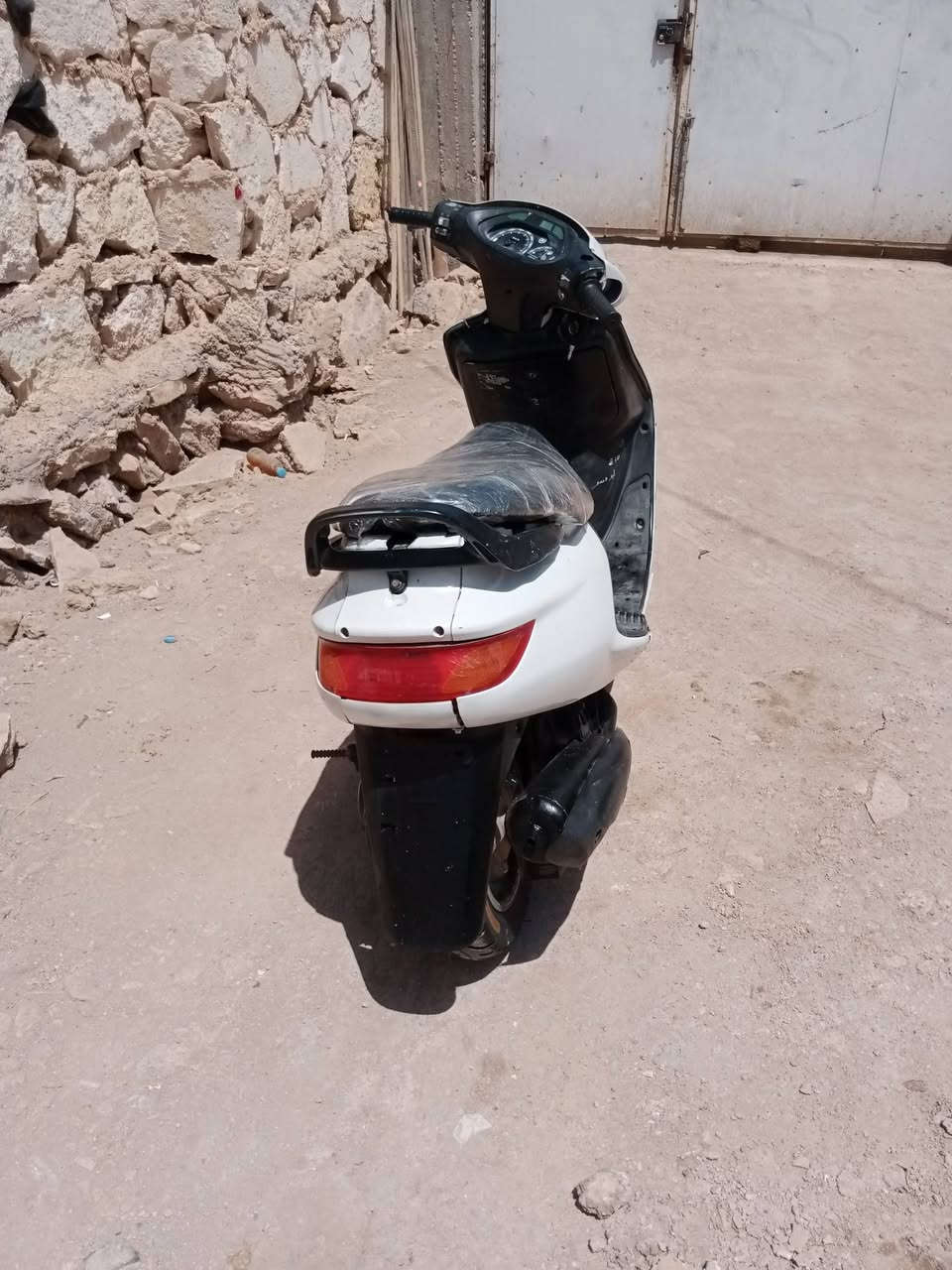 ((***********))
سلام عليكم دراجة فراشة فحل للبيع 
دراجة شغالة خير من الله كهربايات كلهة شغالة هورن لايت اشاير سلف بك لايت ((باتري مبدل جديد )) زوج تايرات جدد شرط صارهن سبوع من مشدودات محرك اخرس ناعم حيل دراجة كلجات جدد المامي ول خلفي مبدلات البارحة بدلتهن جدد  شلعة تشك الكاع محرك لا تبخير ولا دخانة ولا نضوح كفرات كاملة فقط فقط المامي مصبوغ الوجه صبغ سيارات ما مبين مصبوغ بس لل امانة لازم اكول قفل ستيرن شغال جوزة مبدلة جديدة سعر (250) وبيهة مجال
مكان حلة نيل مقابل كوين بارك

