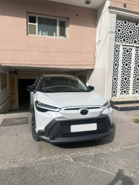 من رخصه الادمن كورلا فورت لاندر موديل 2025 مواصفات s داخل جلد صندوك كه...