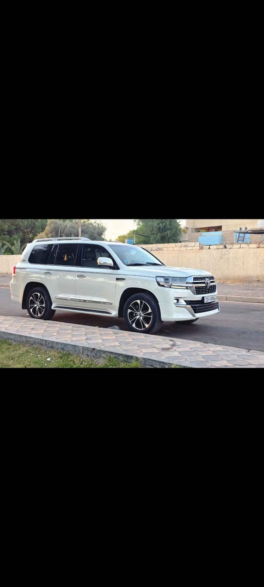 لاندكروز للبيع موديل 2021 ساز أصلي اعلئ فئه فول مواصفات ماشيه 30 الف حقيقي مكفوله  كفاله عامه محرك 6 سيارة بأسمي على وضع الشركه العنوان بغداد حي العامل السعر 64 وبي مجال للشراي 
رقم الهاتف *********** بغداد, العراق
