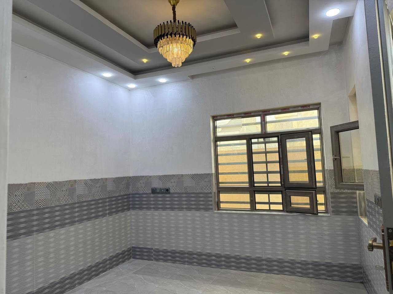 للايجار 
الملايين الاولى خلف الكمارك 
بيت طابقين غرفتين نوم ومطبخ واستقبال المساحة 110 متر 
بدل الايجار 350 الف قفل غير قابل للتفاوض 
***********
