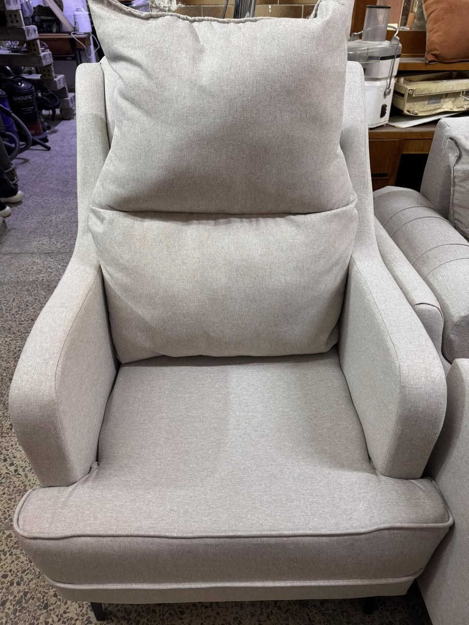 تخم تركي 8 مقاعد نضيف اخو الجديد
قطعتين ثلاث مقاعد + قطعتين واحد مقعد 
السعر 300 فقط 
العنوان الغزاليه مدخل شارع البداله مجاور للكوخ مقايل مريم ستايل 
للاستفسار ***********
