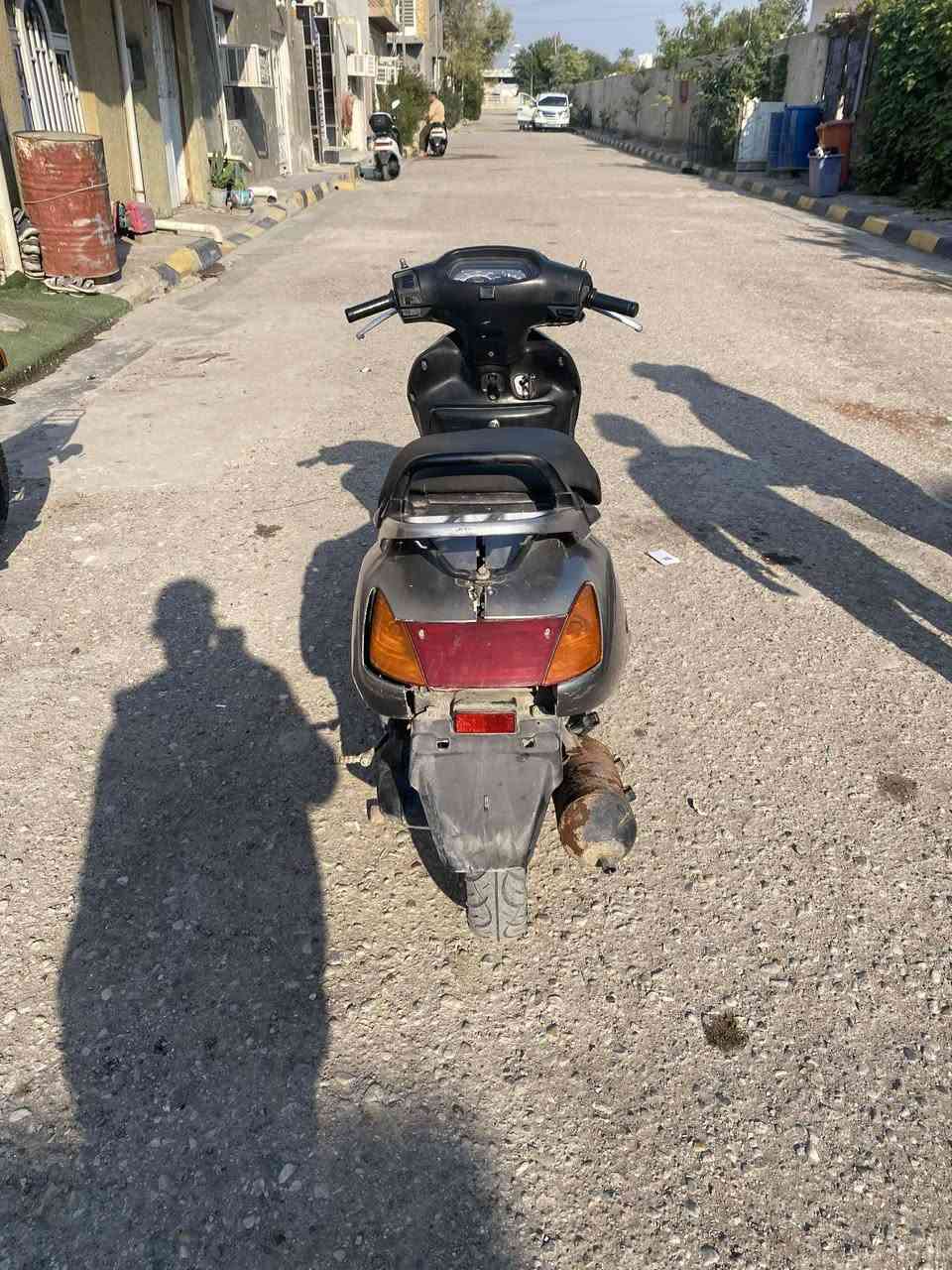 سلام عليكم دراجة لبيع سبيسي نضيفة مكفولة كفالة عامة نقصهة بس دبلات امامية السعر 600 بية مجال الشراي يتصل على هاذة رقم ***********
